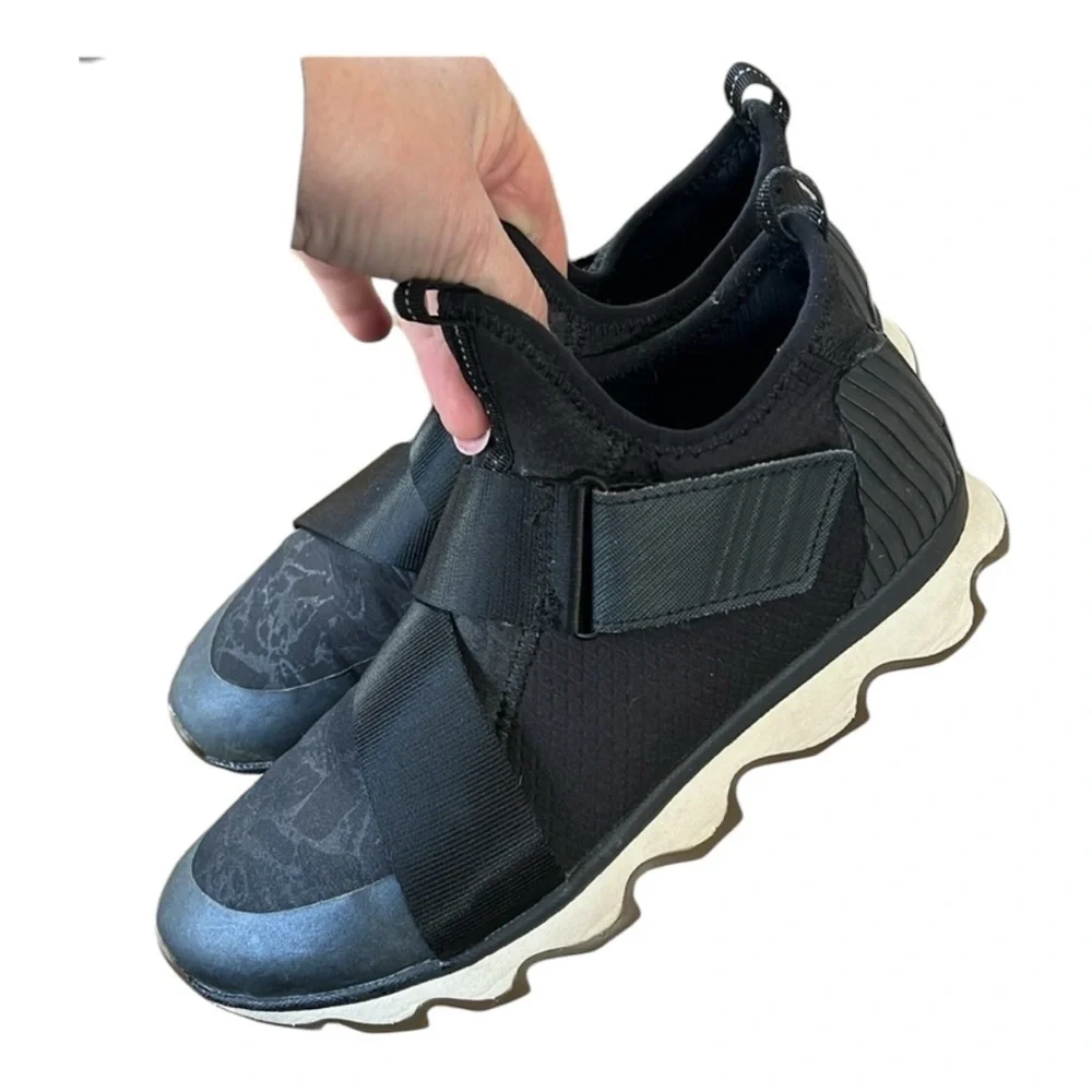 Sorel waterproof kinetic sneakers 9